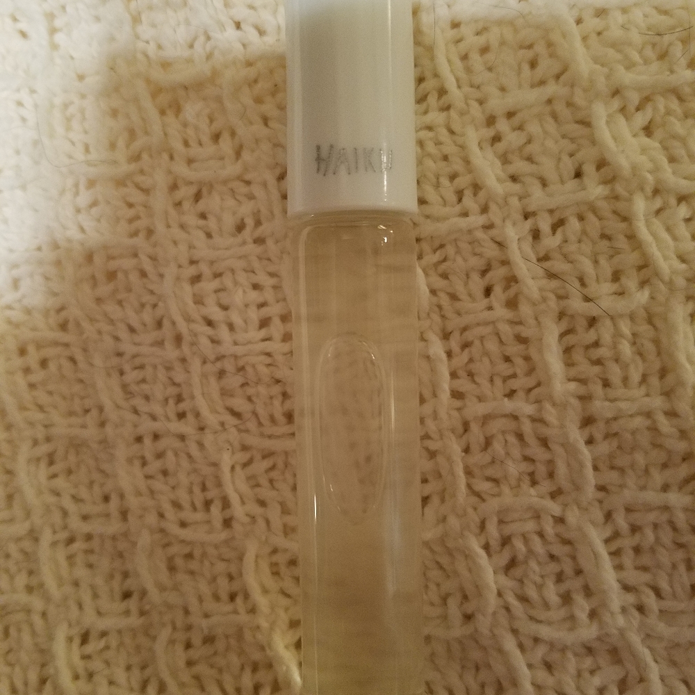 Avon Haiku purfume Roller ball 7ml.   .23 fl.oz.New no box Please go to my page